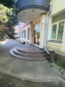Антикварний магазин РВВ у Києві на вул. Дегтярівська, 21